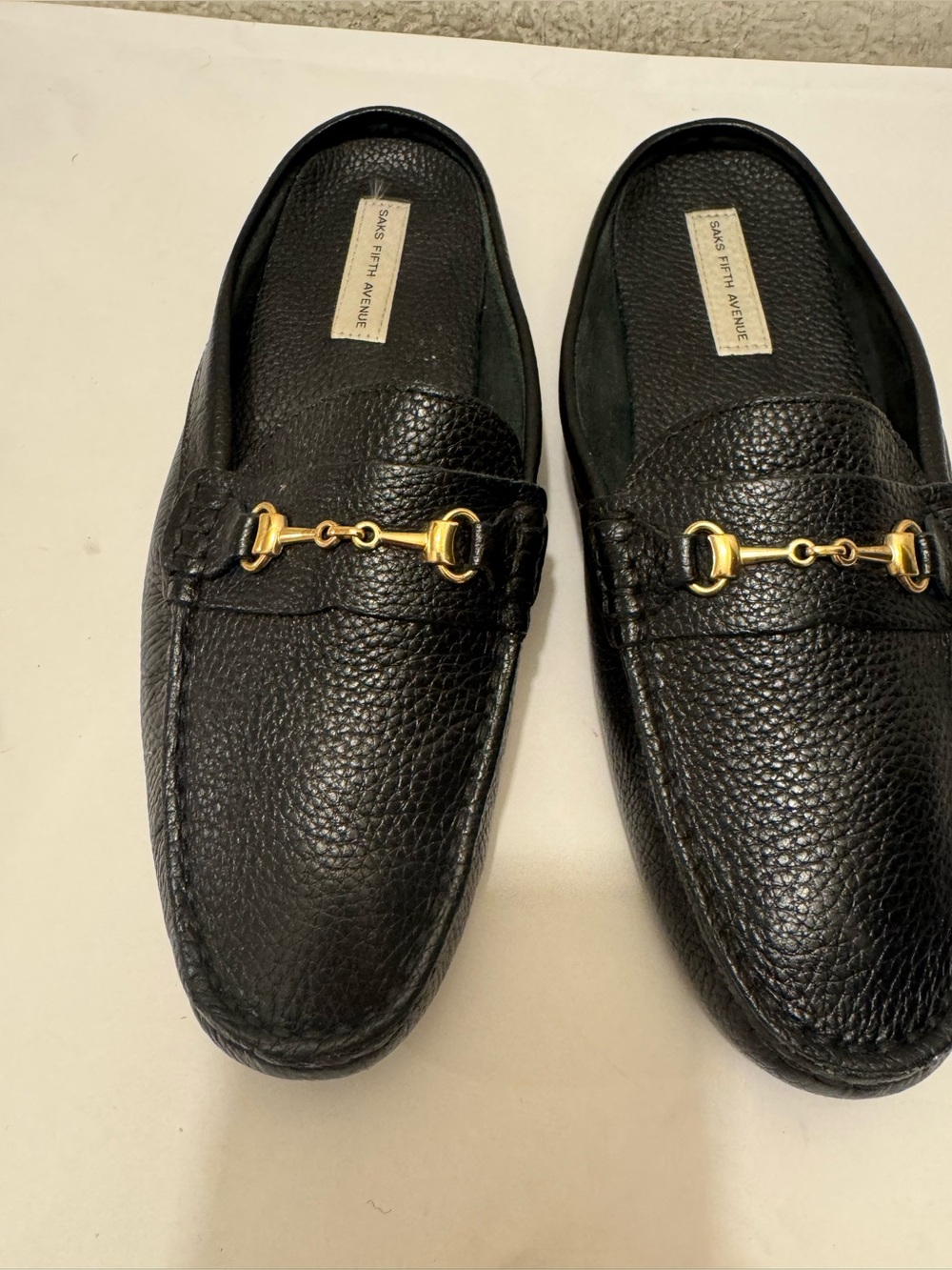 Saks Fifth Avenue Black Pebble Leather Loafers with Gold Horsebit size 8 B